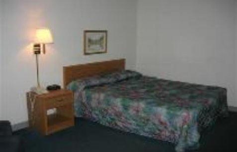Granite Falls Super Motel Room photo